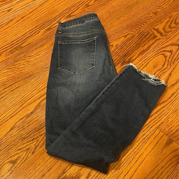 Articles of Society Woman’s Ripped Jeans Size 29 - Picture 1 of 8